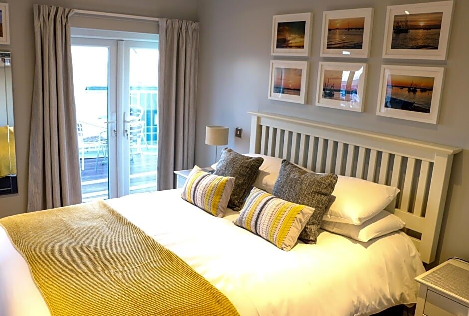 Standard room with balcony and with sea view The Victory at Mersea