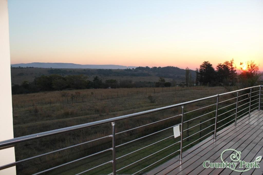 Suite with mountain view Country Park Guest House - Muldersdrift