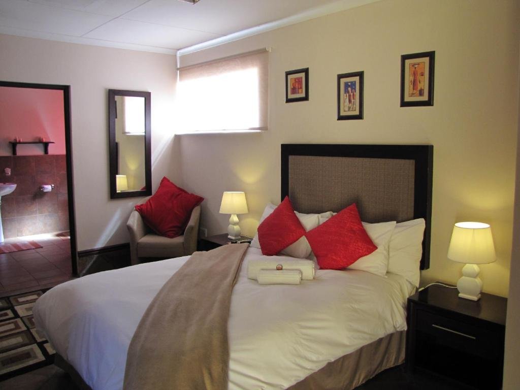Standard Doppel Zimmer Sunriver Kalahari Lodge