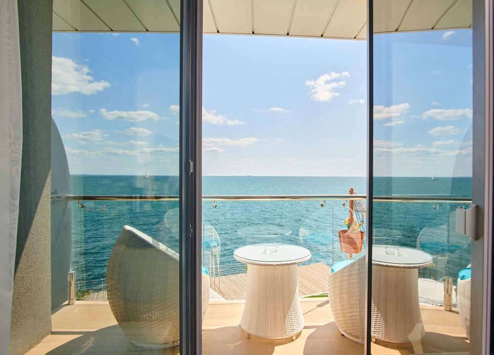 Четырёхместный номер Standard с балконом и с видом на море NEMO Hotel Resort & SPA