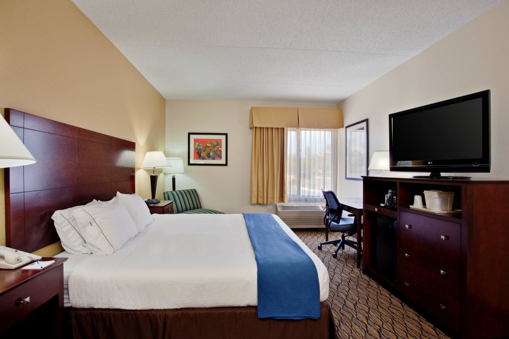 Standard room Holiday Inn Express Scottsdale North, an IHG Hotel