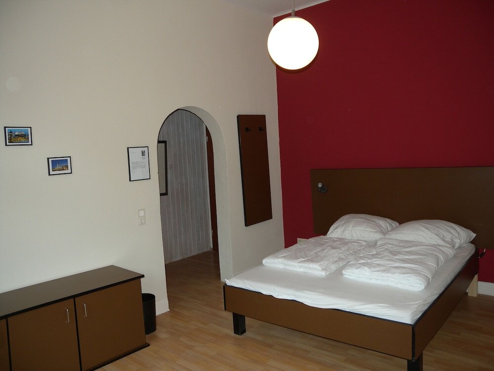 Habitación cuádruple Clásica 2 dormitorios con balcón Hostel Goslar
