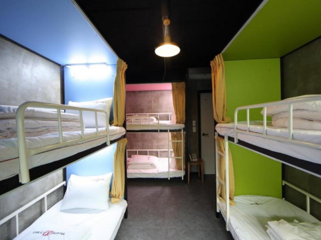 Кровать в общем номере (мужской номер) Calli Hostel