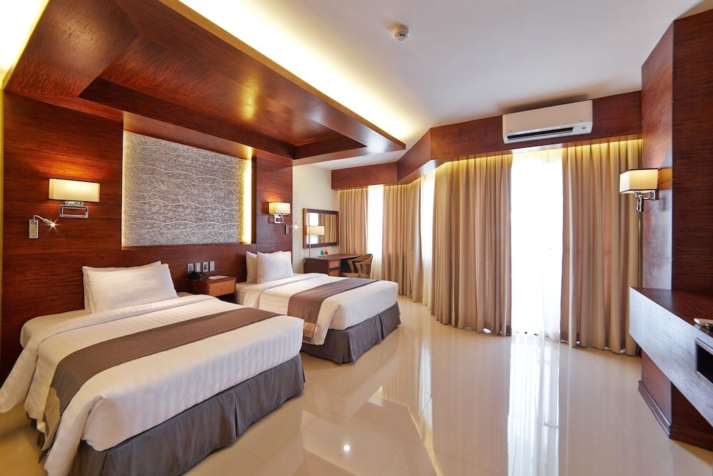 Номер Premier с балконом Cebu White Sands Resort and Spa
