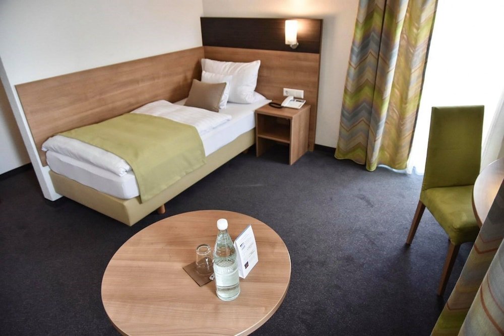 Standard simple chambre avec balcon Martins Klause Airport Messe Hotel - air conditioning - self-check-in available