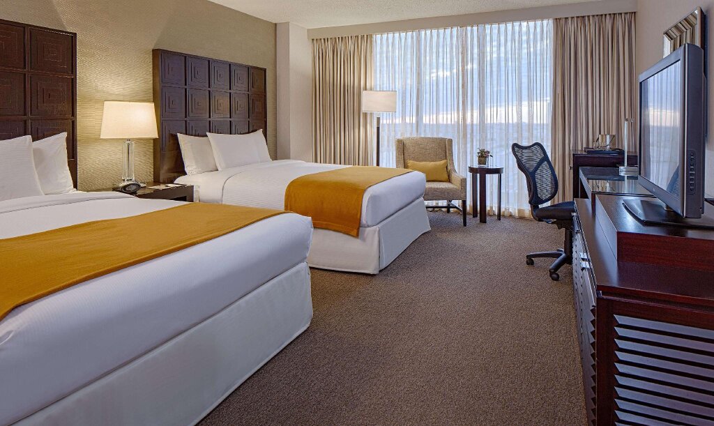 Четырёхместный номер Standard DoubleTree by Hilton Hotel Houston Greenway Plaza