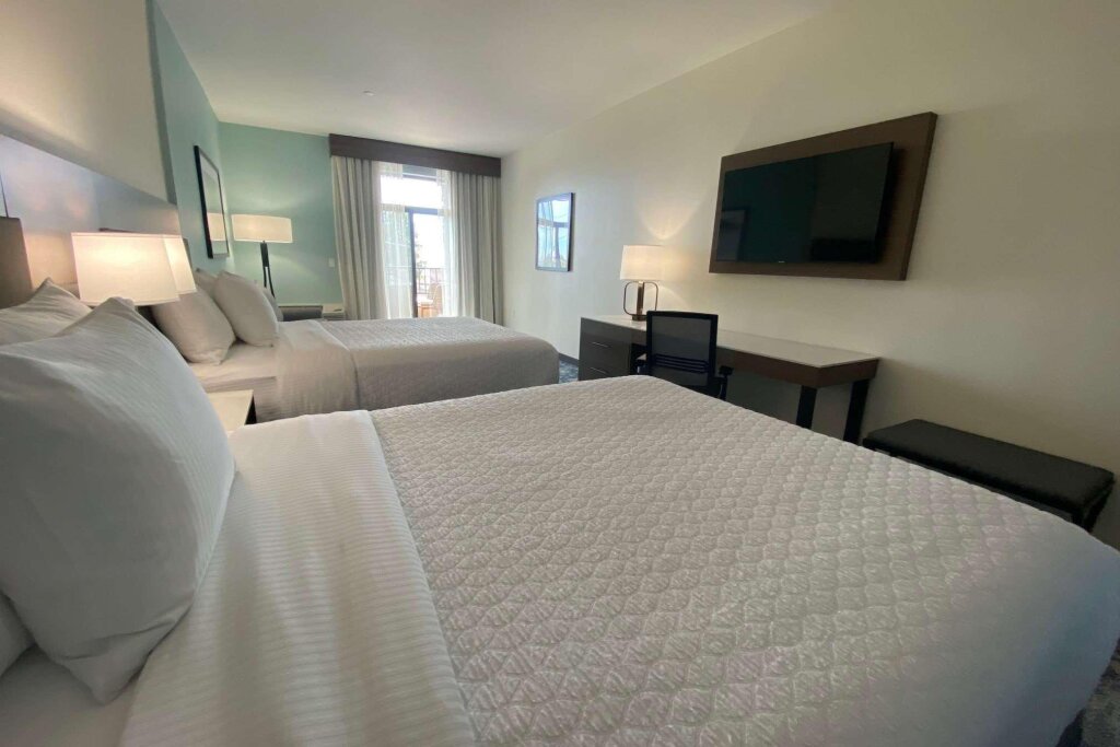 Четырёхместный номер Standard La Quinta Inn & Suites by Wyndham Santa Cruz