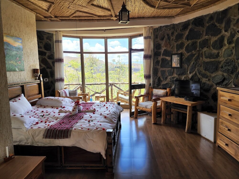 Двухместный люкс с балконом и с видом на горы Sora Lodge Lalibela