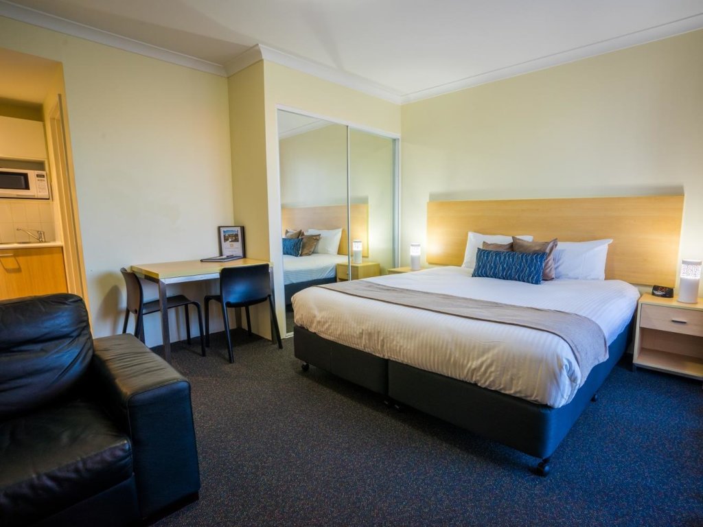 Студия Perth Ascot Central Apartment Hotel Official