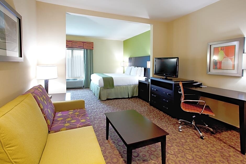 Люкс Holiday Inn Express Hotel & Suites Clemson - University Area, an IHG Hotel