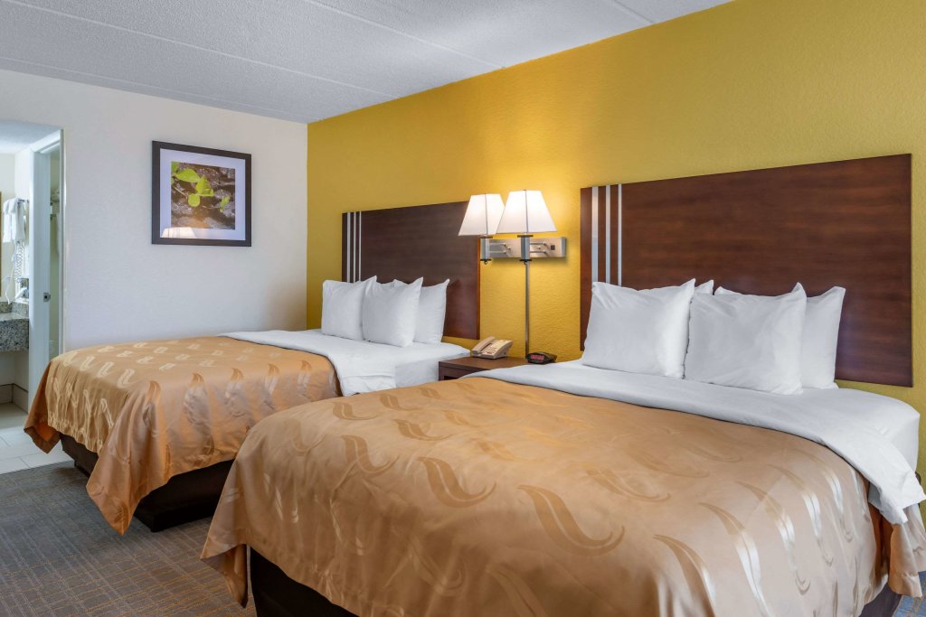 Четырёхместный люкс Quality Inn and Suites Riverfront
