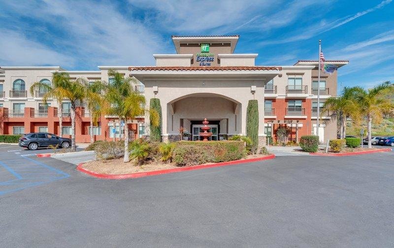 Suite Holiday Inn Express Hotel & Suites Lake Elsinore, an IHG Hotel