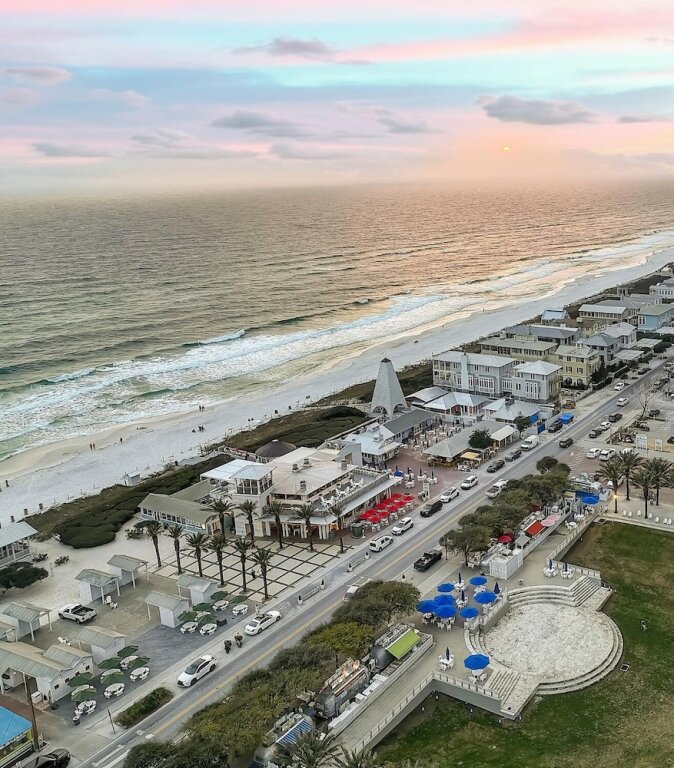 Camera Standard Beach And Gulf Views From The Center Of Seaside! 2 Bedroom Condo by Redawning
