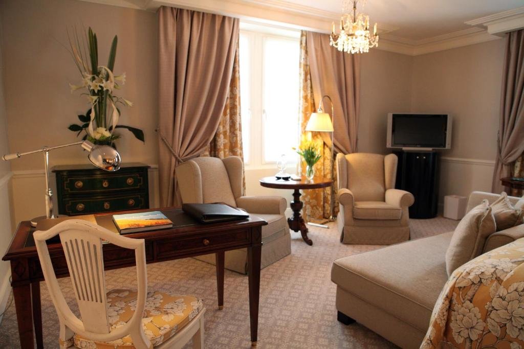 Junior Suite with city view Grand Hotel du Lac - Relais & Châteaux
