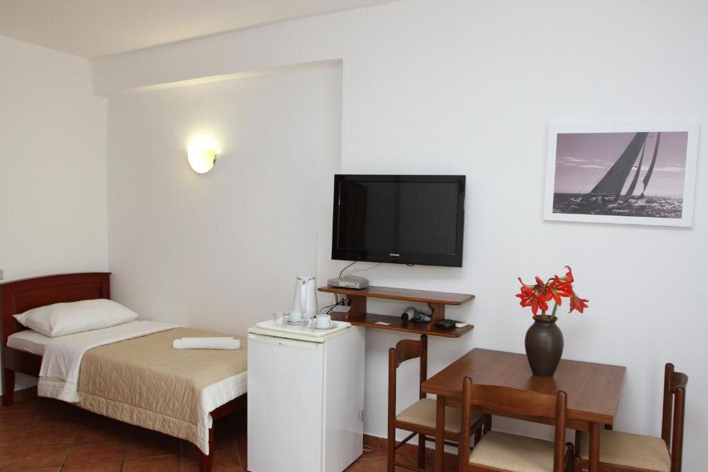 Standard triple chambre avec balcon Adriatic Apartment
