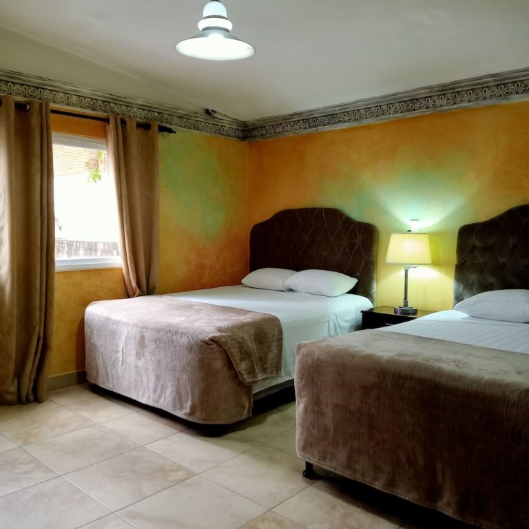 Четырёхместный номер Standard Hotel Antigua Inn