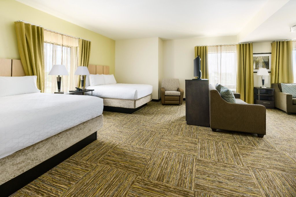 Люкс с 2 комнатами Candlewood Suites - Orlando - Lake Buena Vista, an IHG Hotel