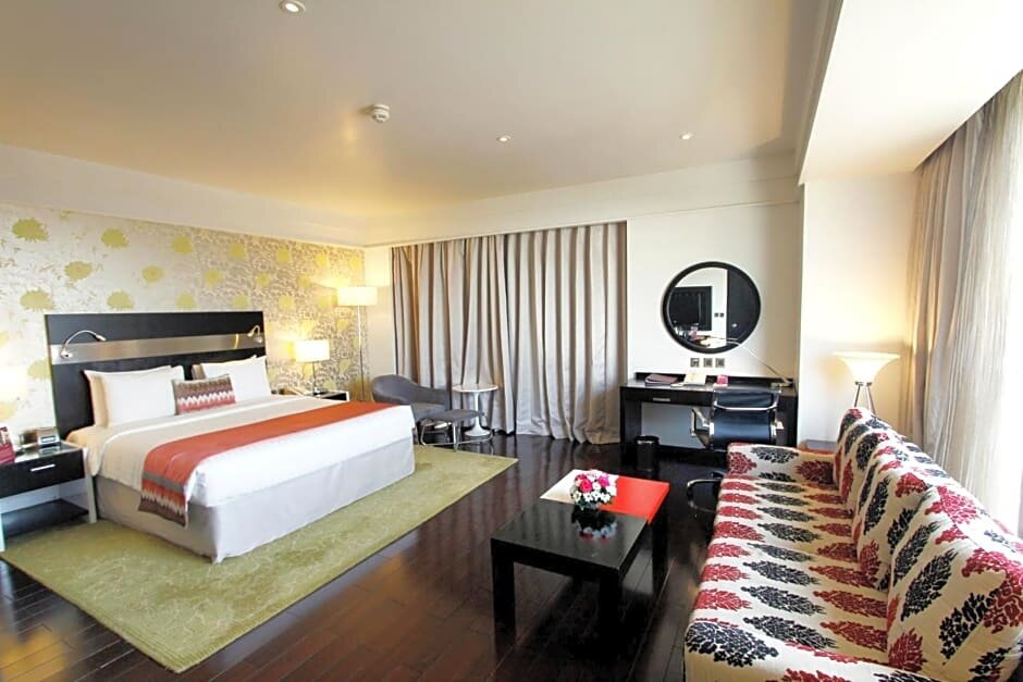 Executive Double room Crowne Plaza Pune City Centre, an IHG Hotel