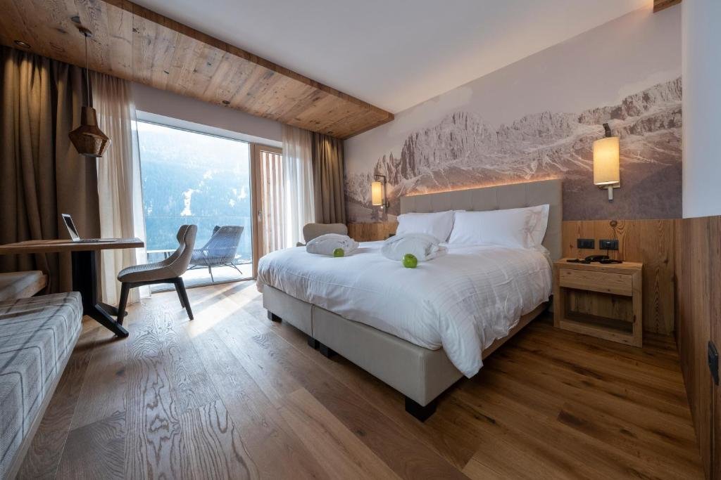 Номер Deluxe Ciampedie Luxury Alpine Spa Hotel