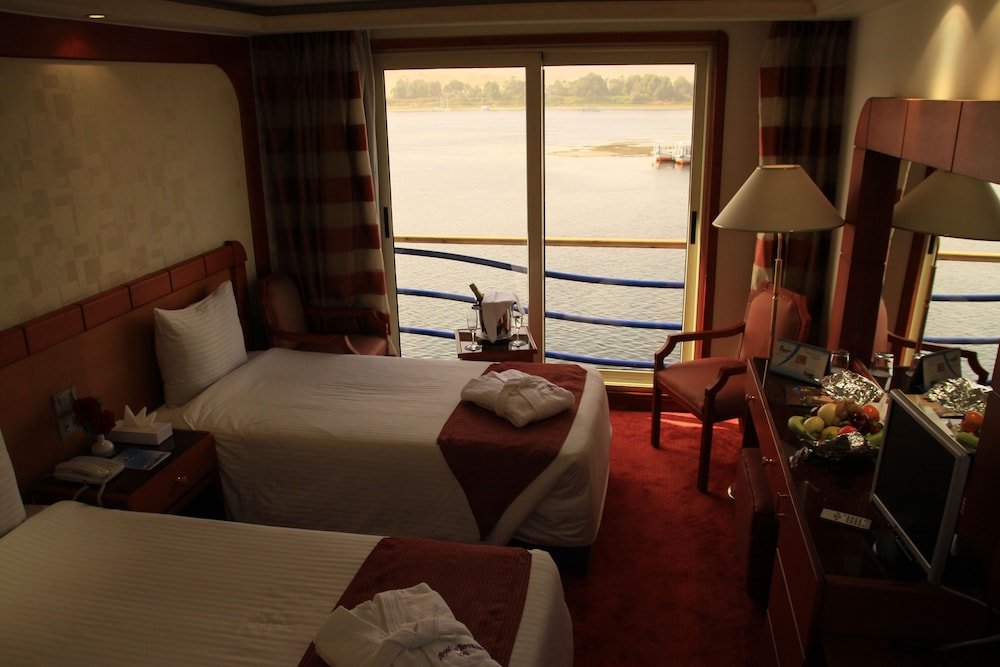 Deluxe suite MS Royal La Terrasse Luxor-Aswan 7 Night Cruise Thur-Thur