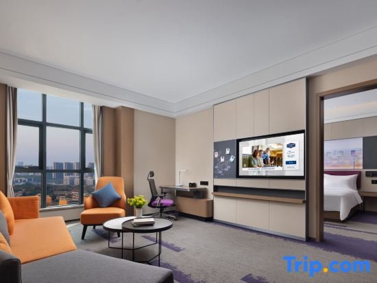 Suite Business Hampton by Hilton Wuhan Guanggu First Road
