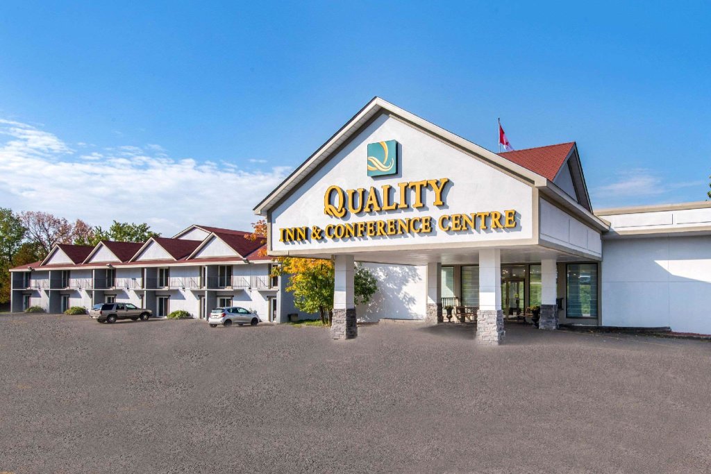 Номер Standard Quality Inn & Conference Centre