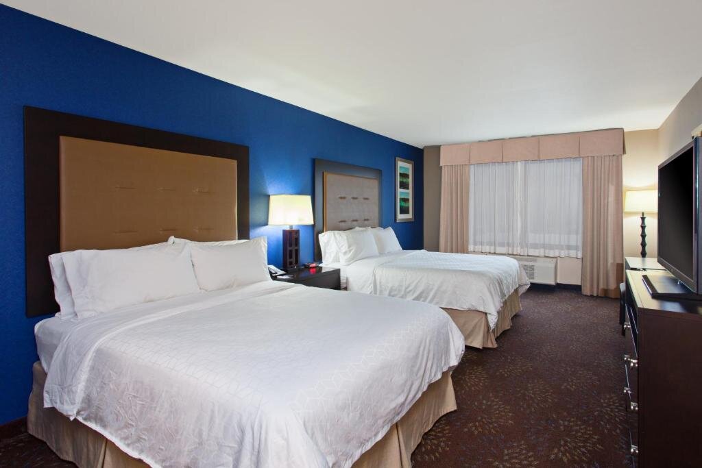 Двухместный номер Standard Holiday Inn Express Hotel & Suites Tacoma Downtown, an IHG Hotel