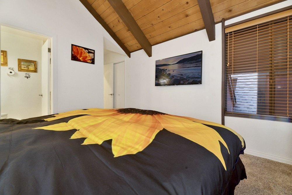 Standard room 2180-sunflowers And Cowboys 2 Bedroom Home by RedAwning