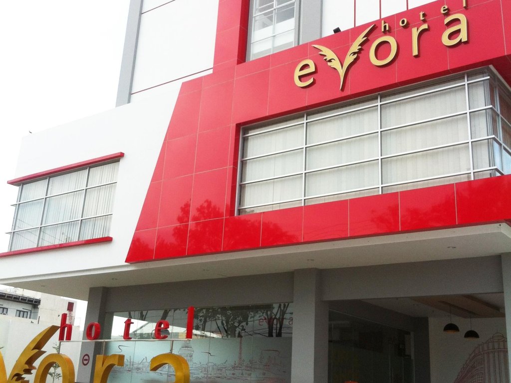Номер Standard Evora Hotel Surabaya