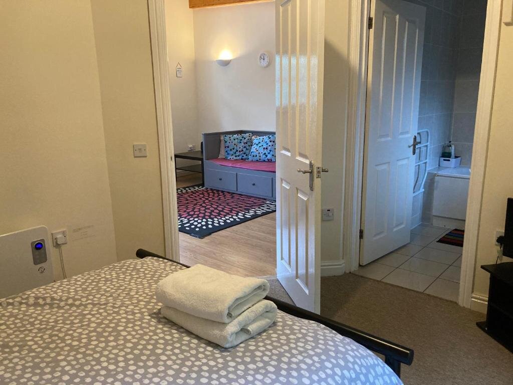 Apartment CV225AA Ground-Floor Flat Near Rugby School Self Check-in