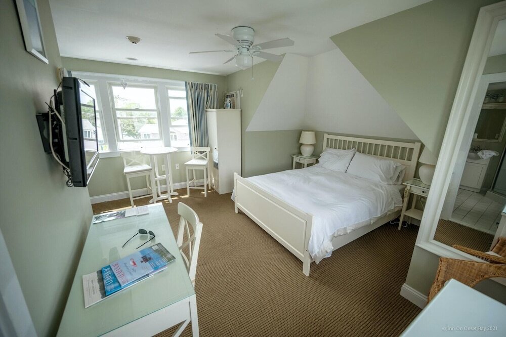 Standard Double room with bay view Inn On Onset Bay