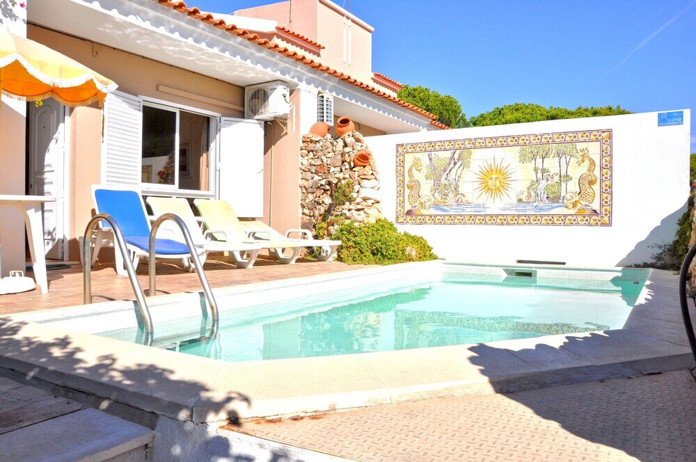 Cottage A modern, comfortable and well equipped linked villa with private pool and A/c