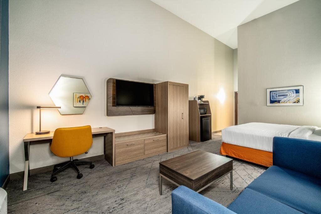 Люкс Holiday Inn Express & Suites Phoenix - Mesa West, an IHG Hotel