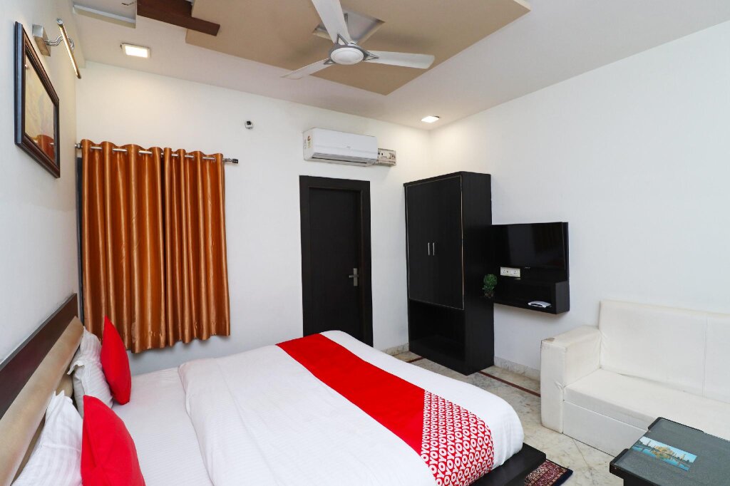 Двухместный номер Standard Hotel Aaradhya Residency