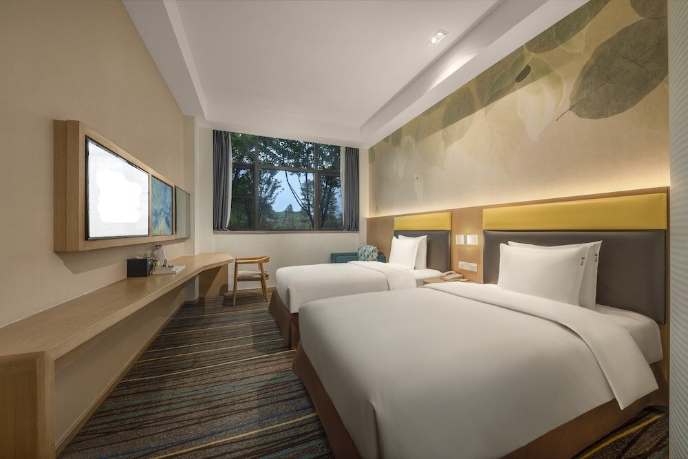 Четырёхместный номер Standard Holiday Inn Express Emei Mountain, an IHG Hotel