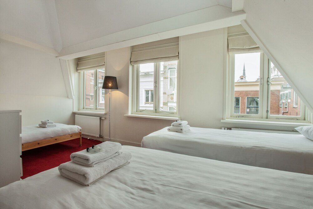 Апартаменты Stayci Serviced Apartments Noordeinde