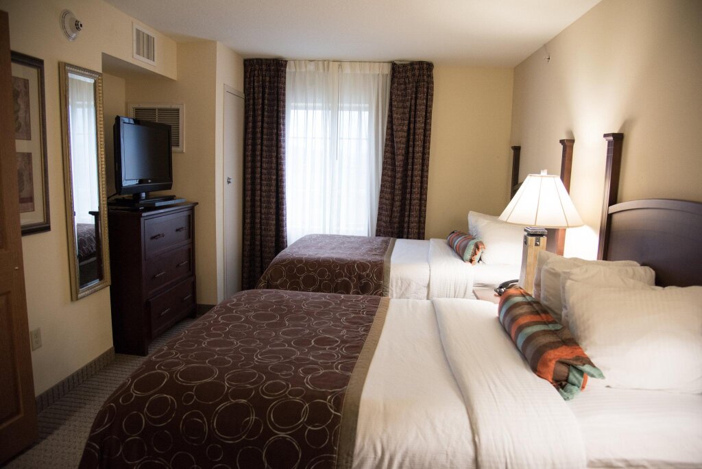 Четырёхместный люкс c 1 комнатой Staybridge Suites Fort Wayne, an IHG Hotel