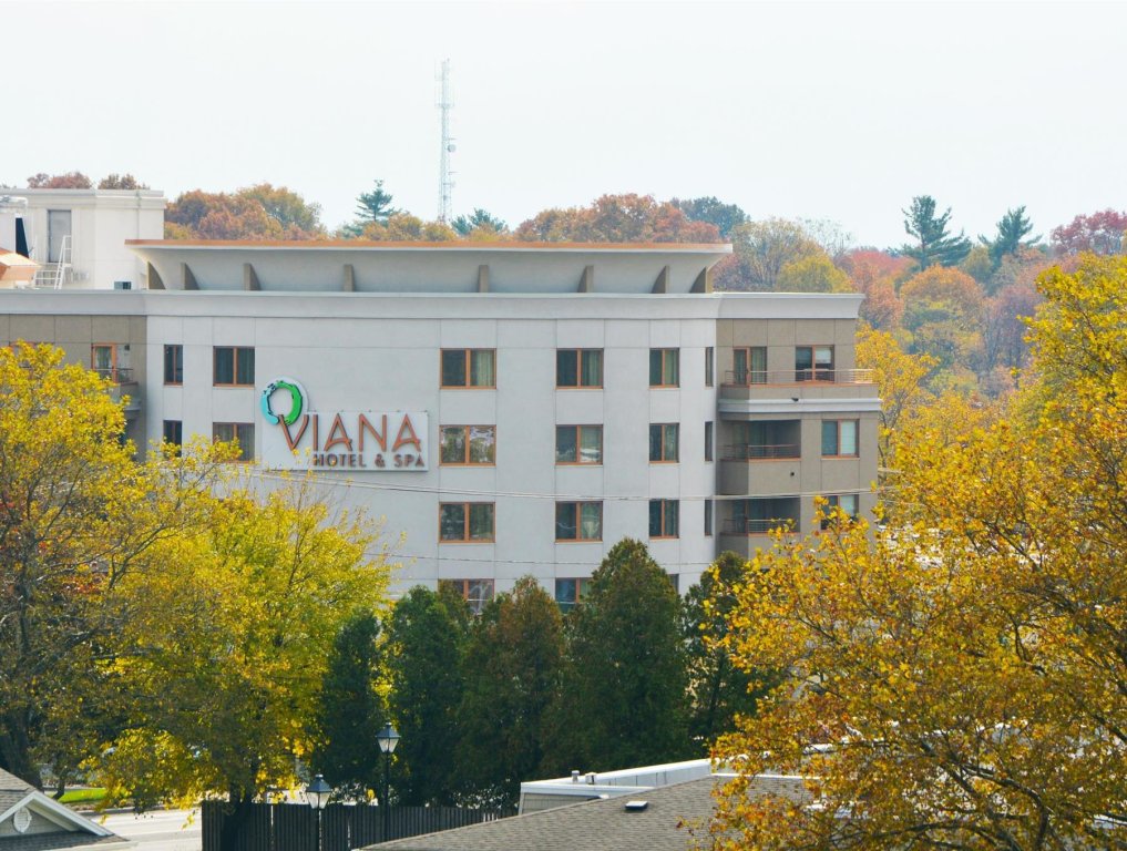 Четырёхместный номер Standard Viana Hotel and Spa, Trademark Collection by Wyndham