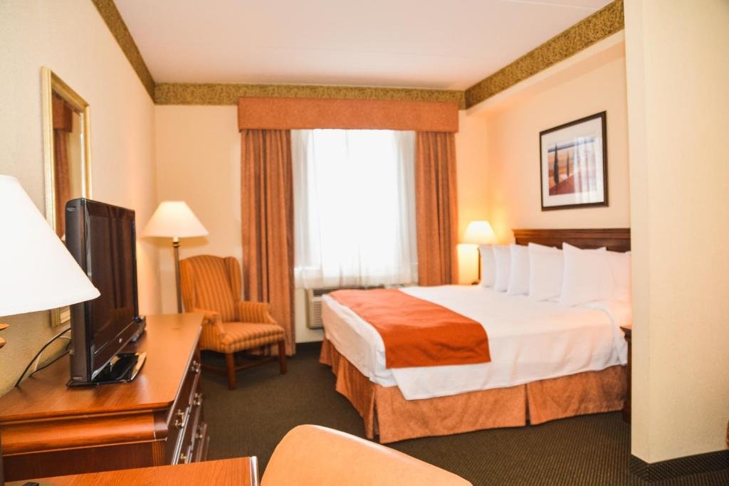 Doppel Suite Country Inn & Suites by Radisson, London South, ON