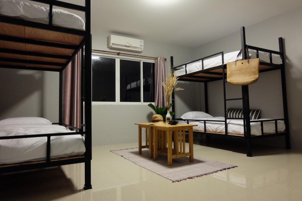 Bett im Wohnheim (Männerwohnheim) Ma Norn Phuket Hostel