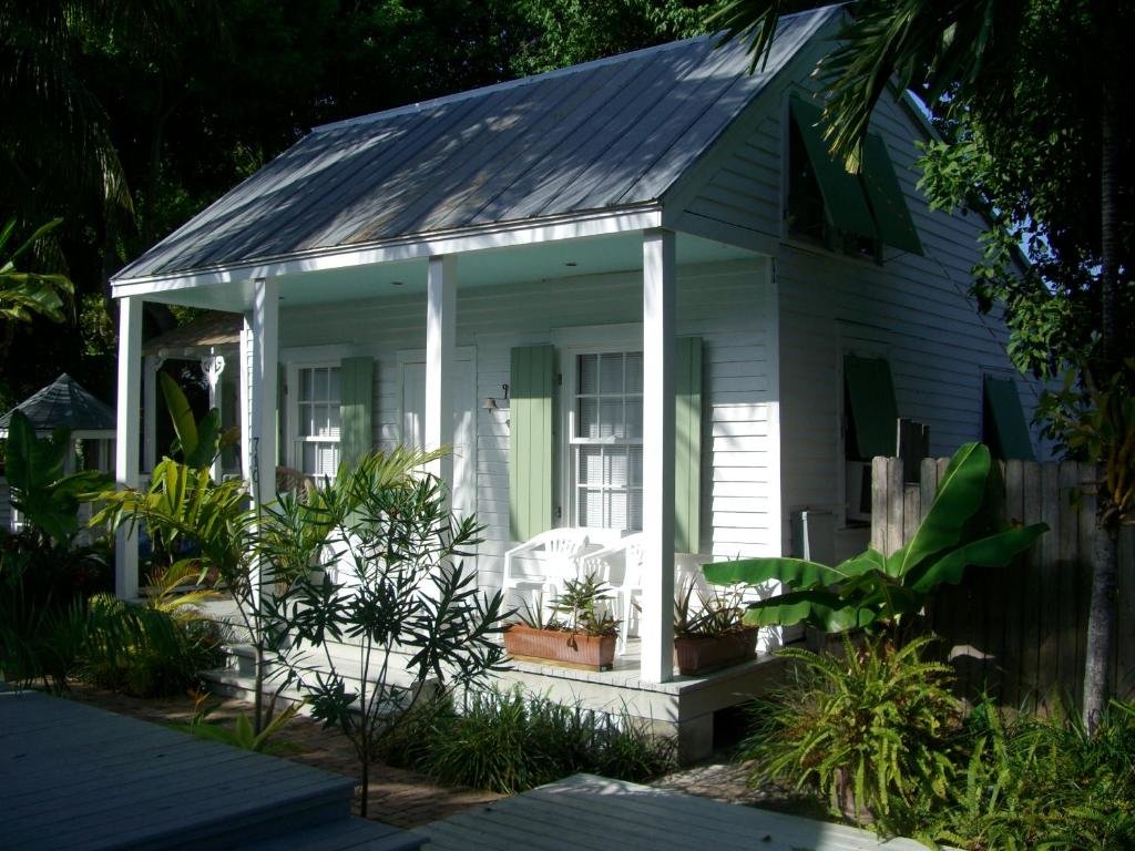 Коттедж Bahama Gardens - 4 Key West Old Town Vacation Rental Homes - Sleeps 23