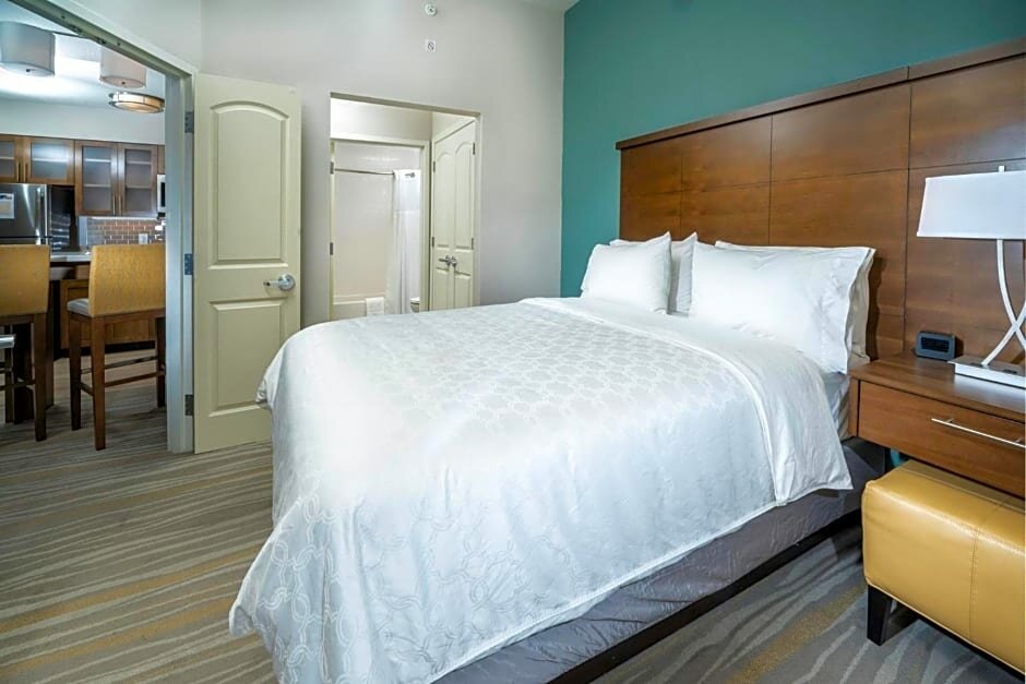 1 Bedroom Standard Quadruple room Staybridge Suites - Summerville, an IHG Hotel