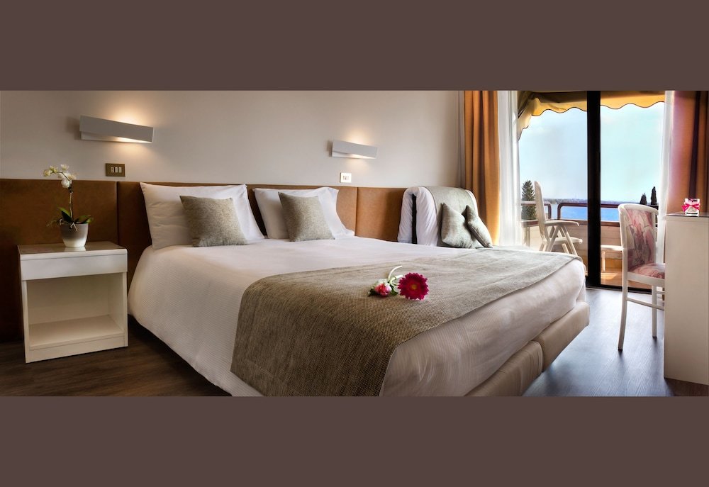 Comfort Double room with balcony and with lake view Hotel Désirée - Garda Lake Collection