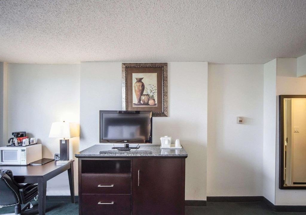 Двухместный номер Standard Comfort Inn & Suites Downtown Edmonton