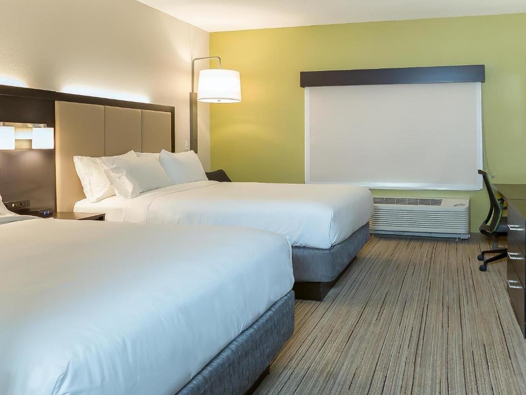 Standard Double room Holiday Inn Express & Suites - Tampa East - Ybor City, an IHG Hotel