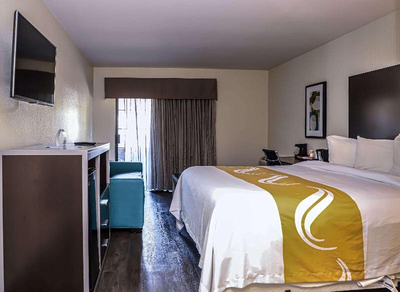 Standard Suite Quality Inn & Suites Camarillo-Oxnard