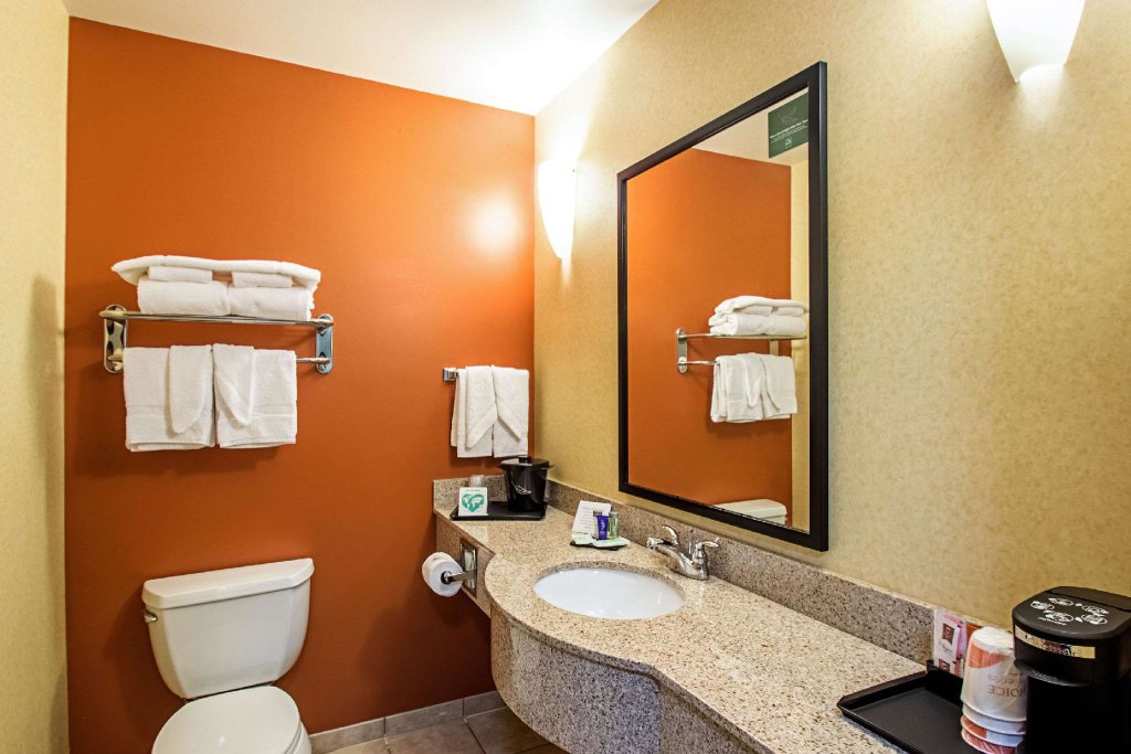 Standard Quadruple room Sleep Inn & Suites Madison