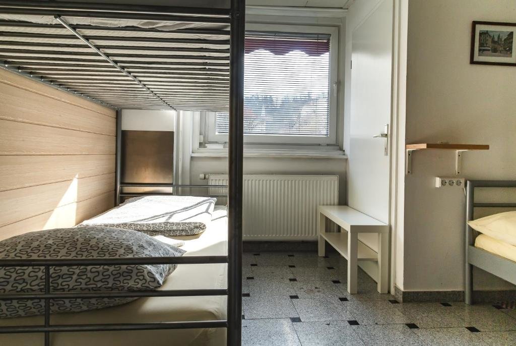 Кровать в общем номере (женский номер) Hostel 24