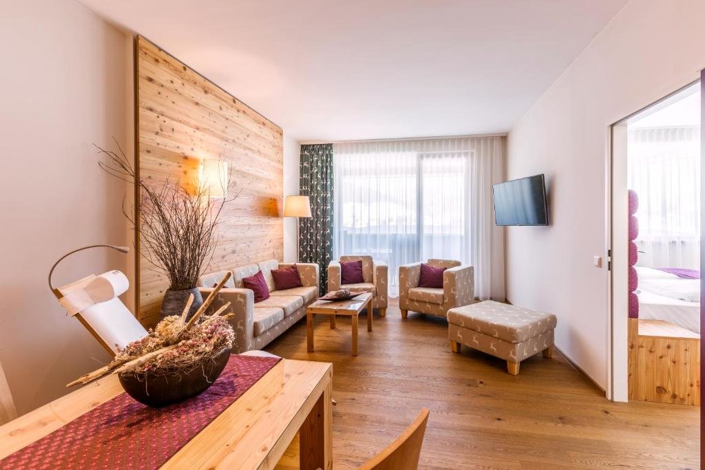 2 Bedrooms Suite with mountain view Narzissen Vital Resort Bad Aussee