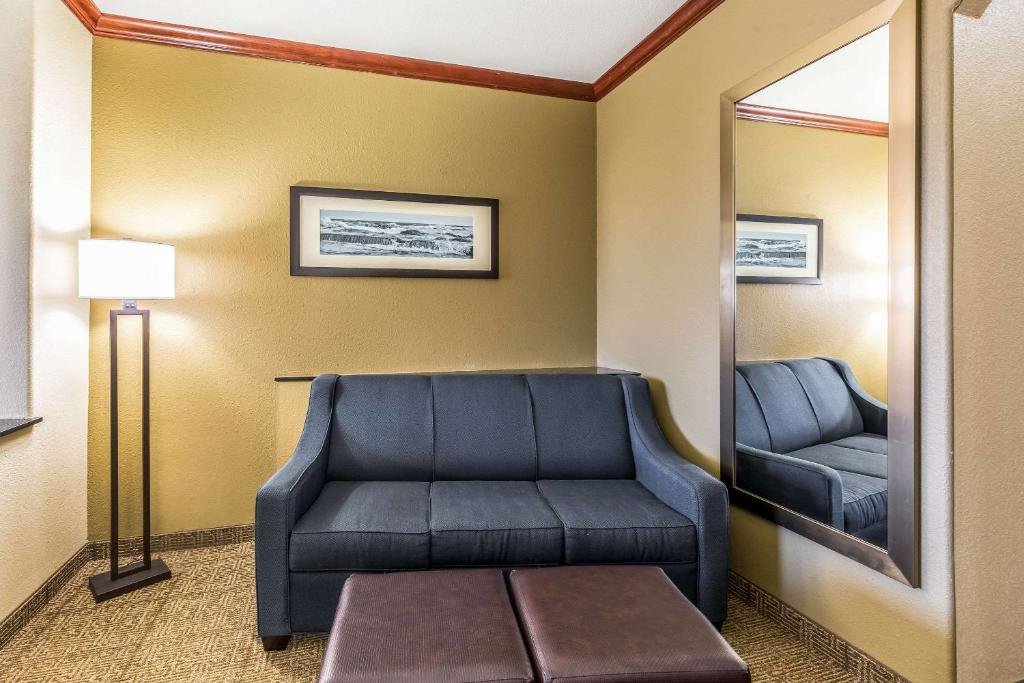Standard Double room with balcony Comfort Suites